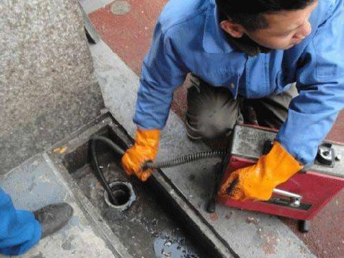 沙湖原种场疏通下水道