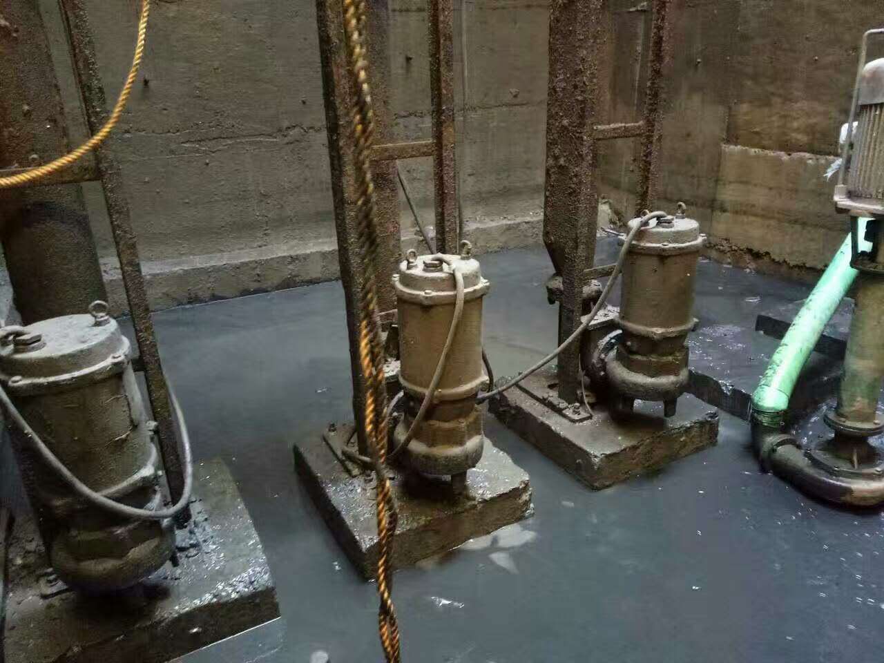 沙湖原种场污水池清理