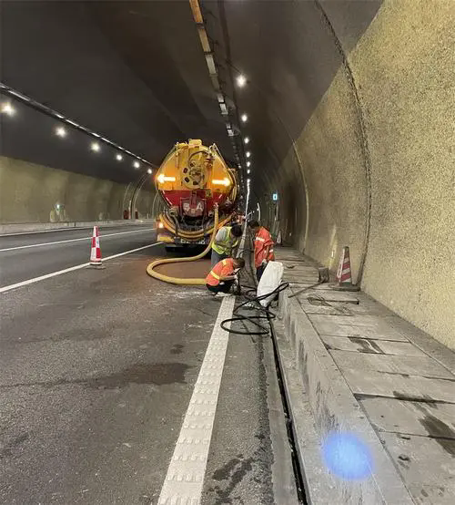 沙湖原种场隧道排水渠清淤